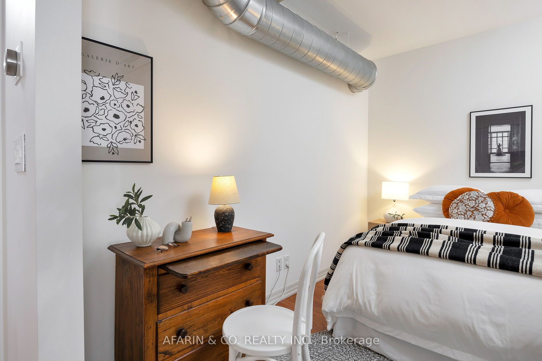 384 Sunnyside Avenue, #101