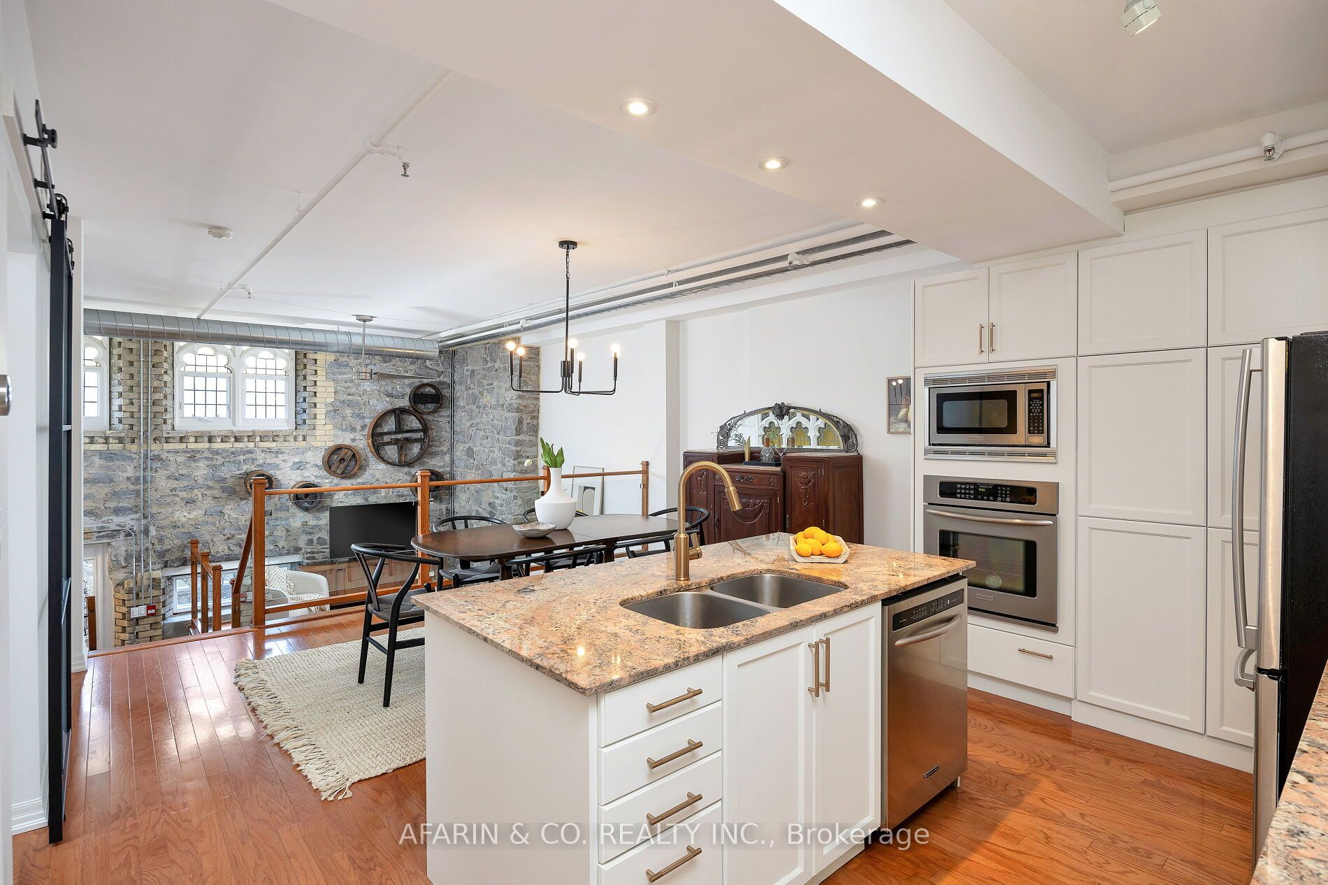 384 Sunnyside Avenue, #101