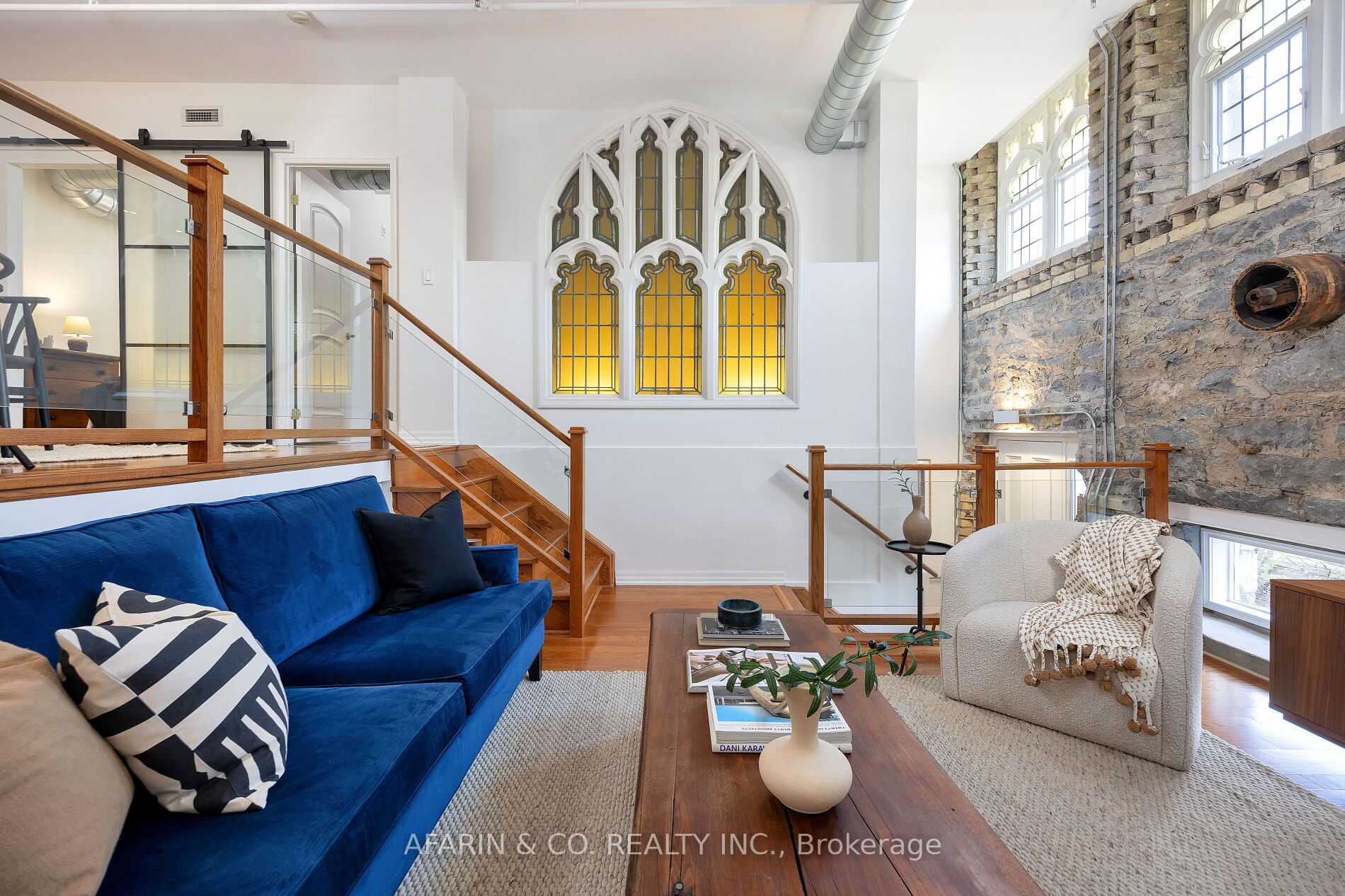 384 Sunnyside Avenue, #101