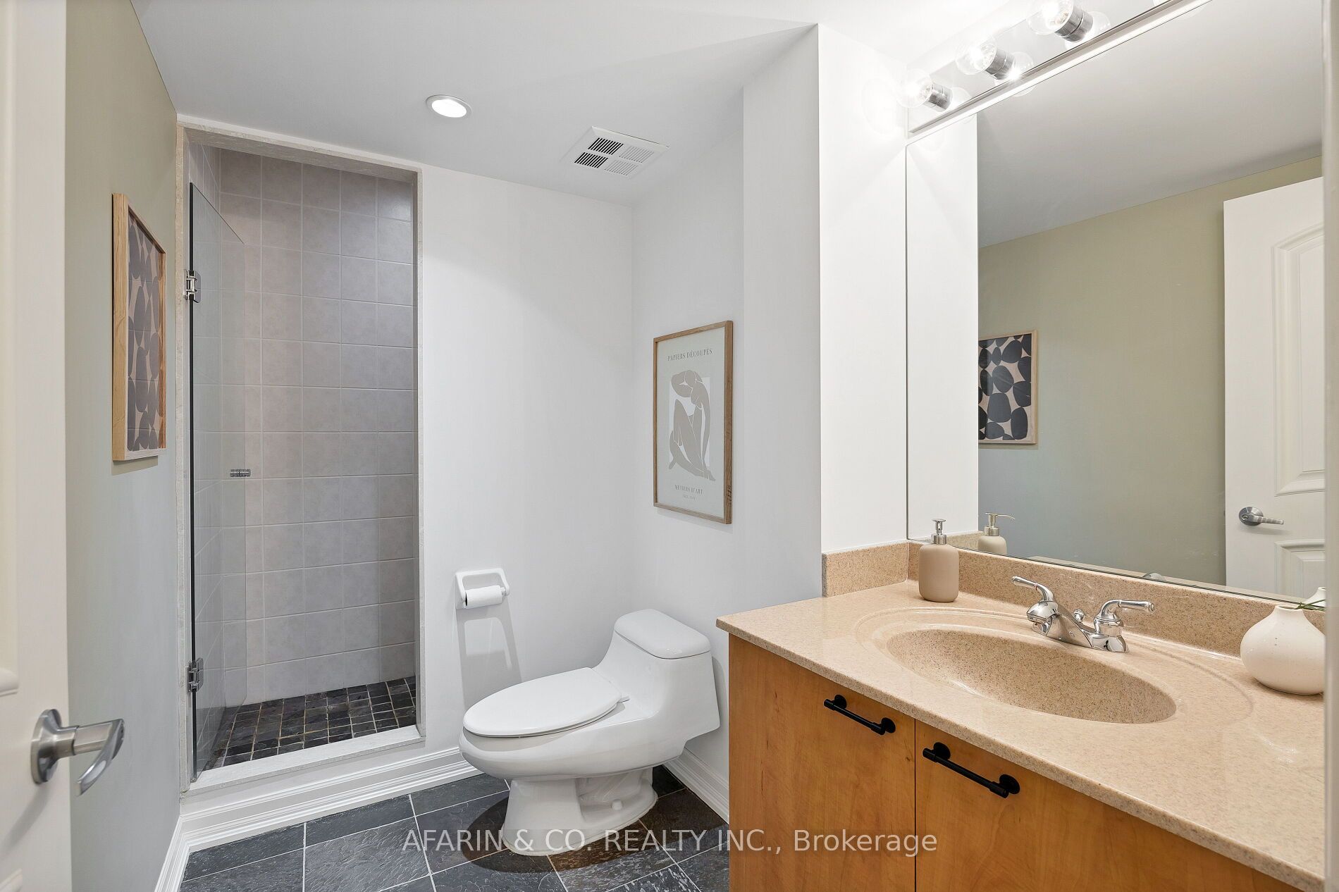 384 Sunnyside Avenue, #101