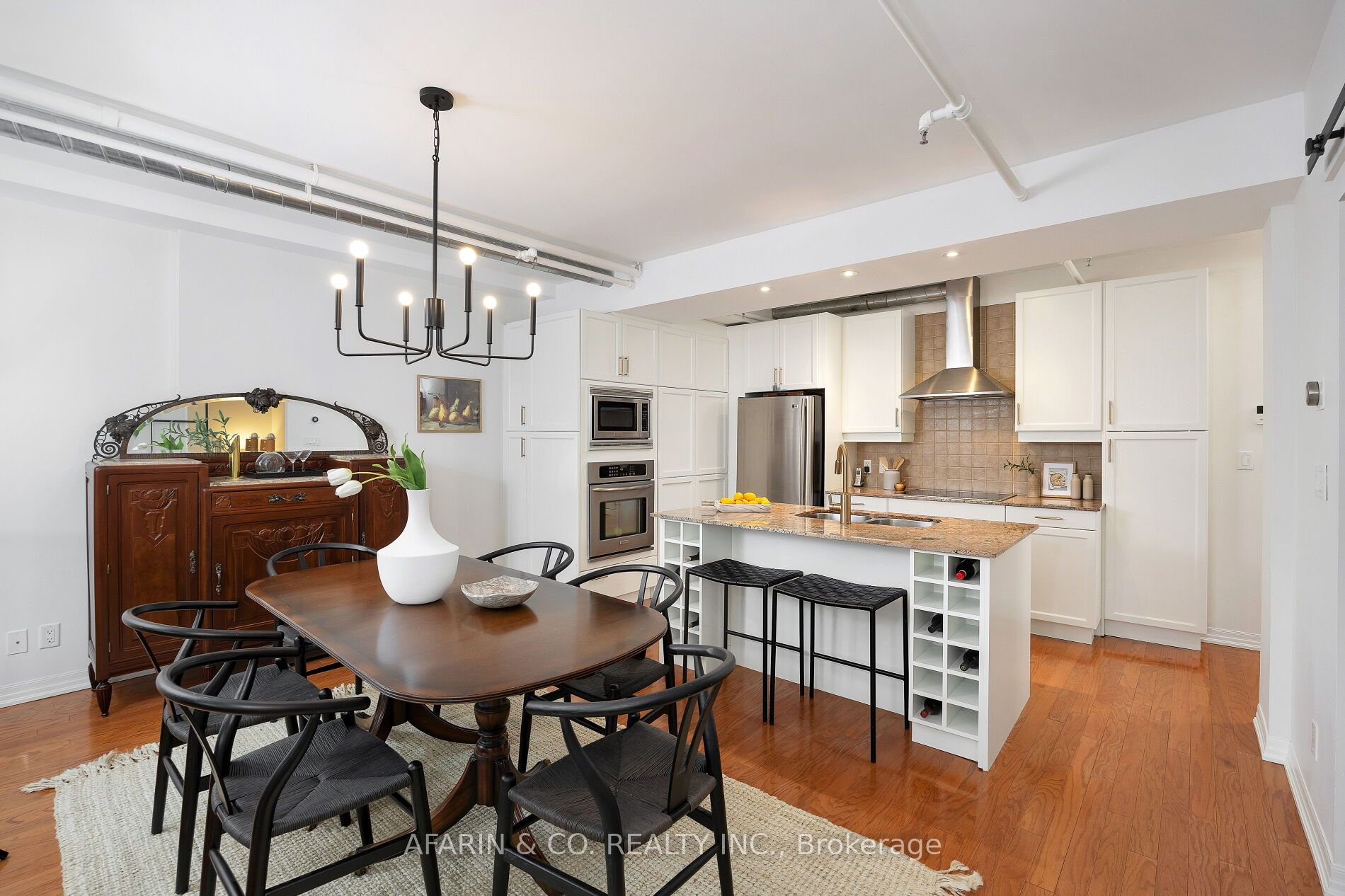 384 Sunnyside Avenue, #101