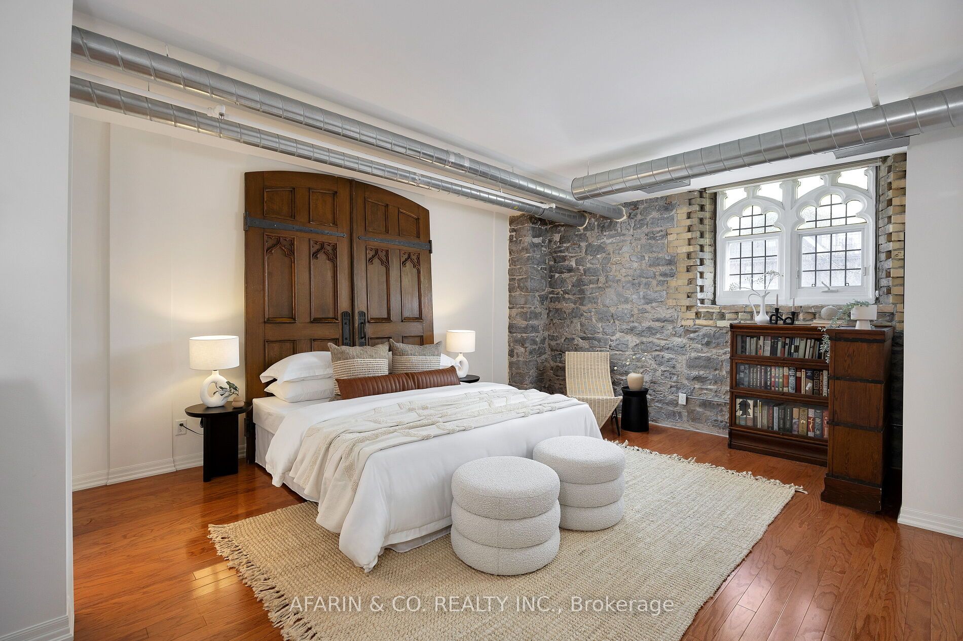 384 Sunnyside Avenue, #101