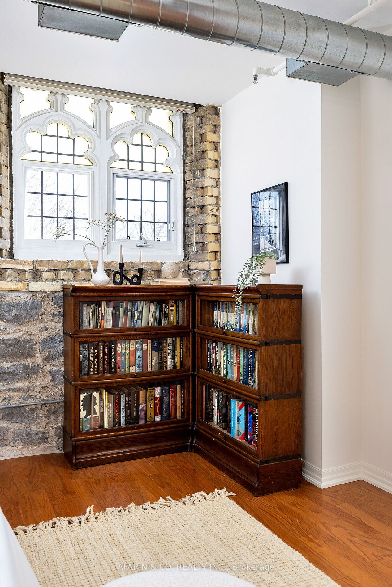 384 Sunnyside Avenue, #101