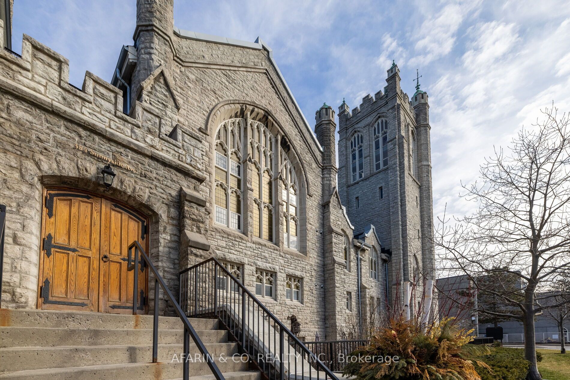 384 Sunnyside Avenue, #101