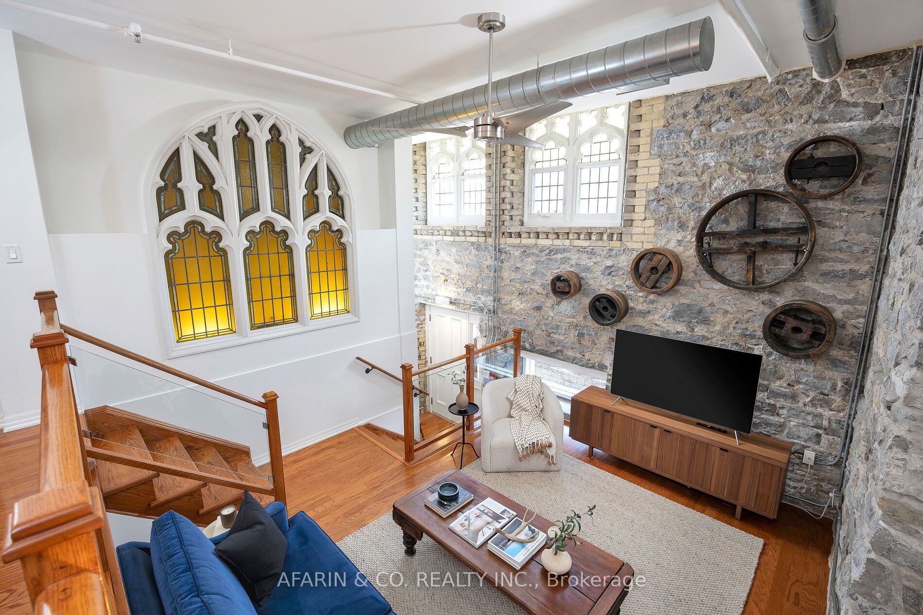 384 Sunnyside Avenue, #101