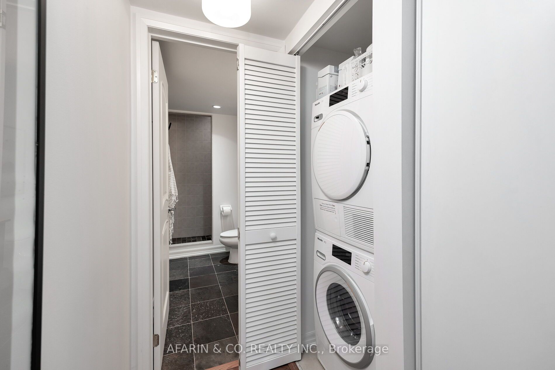 384 Sunnyside Avenue, #101