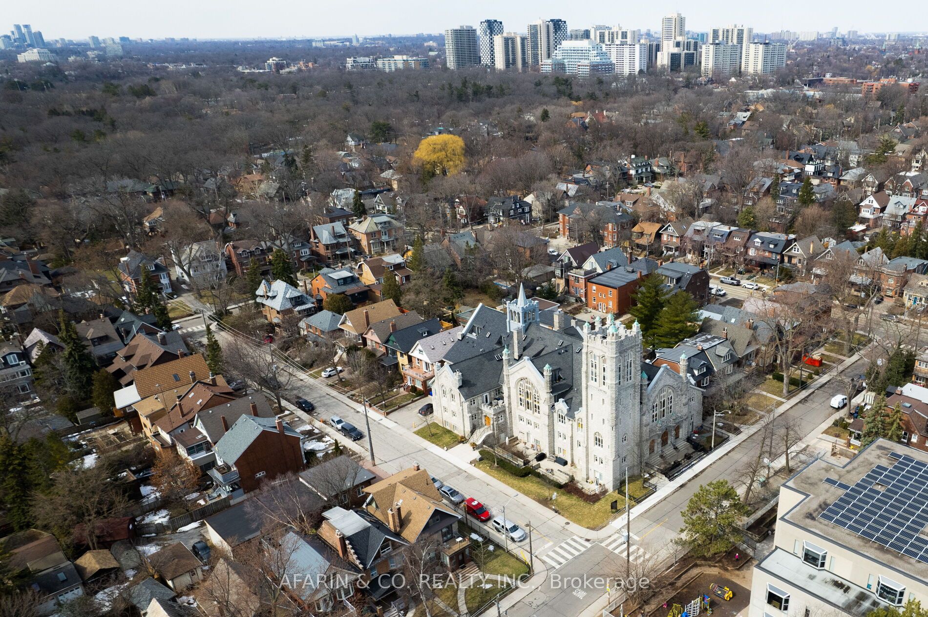 384 Sunnyside Avenue, #101