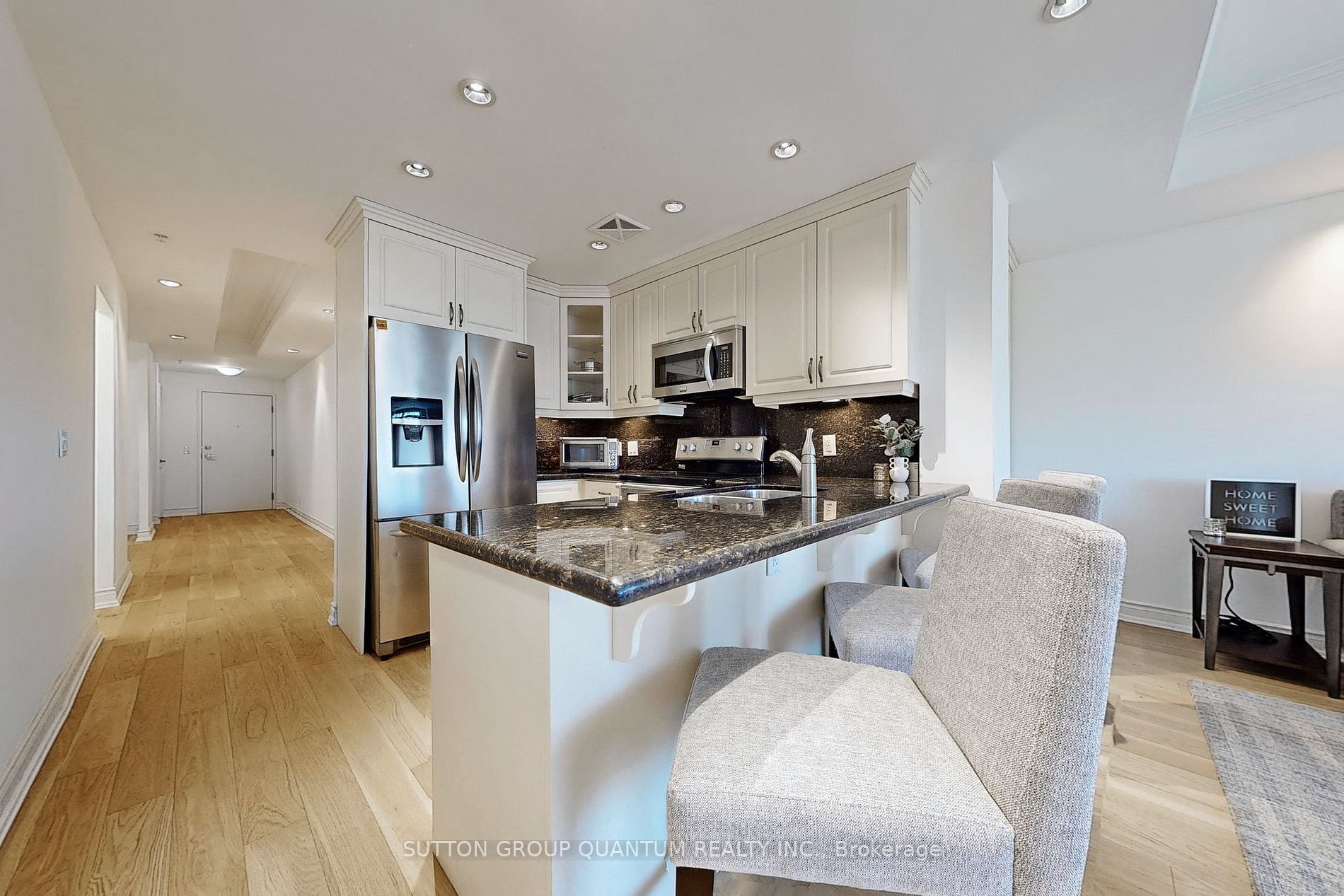 205 Lakeshore Rd W, #304