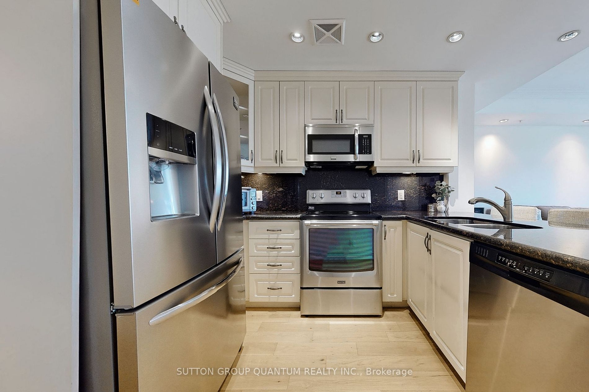 205 Lakeshore Rd W, #304
