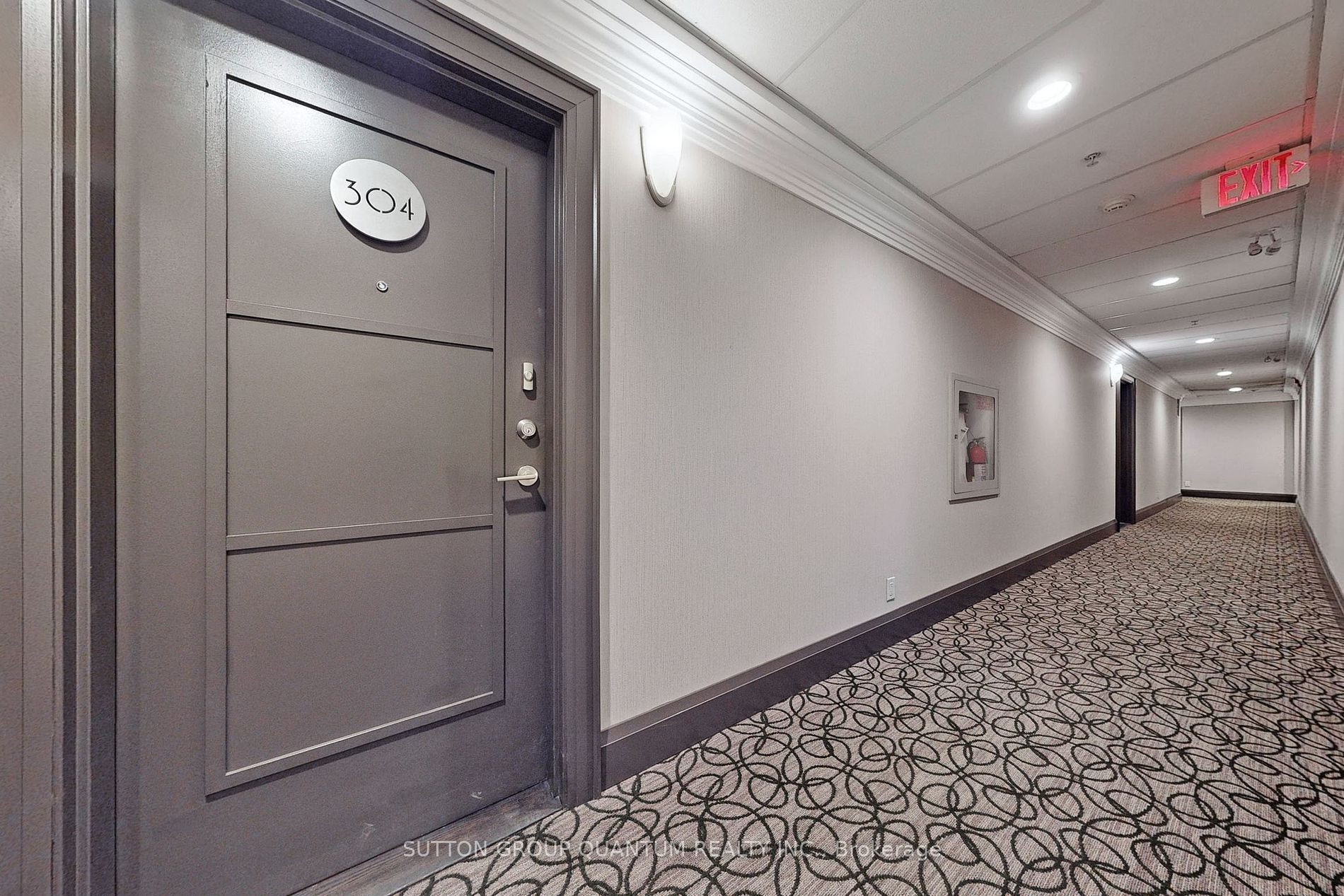 205 Lakeshore Rd W, #304