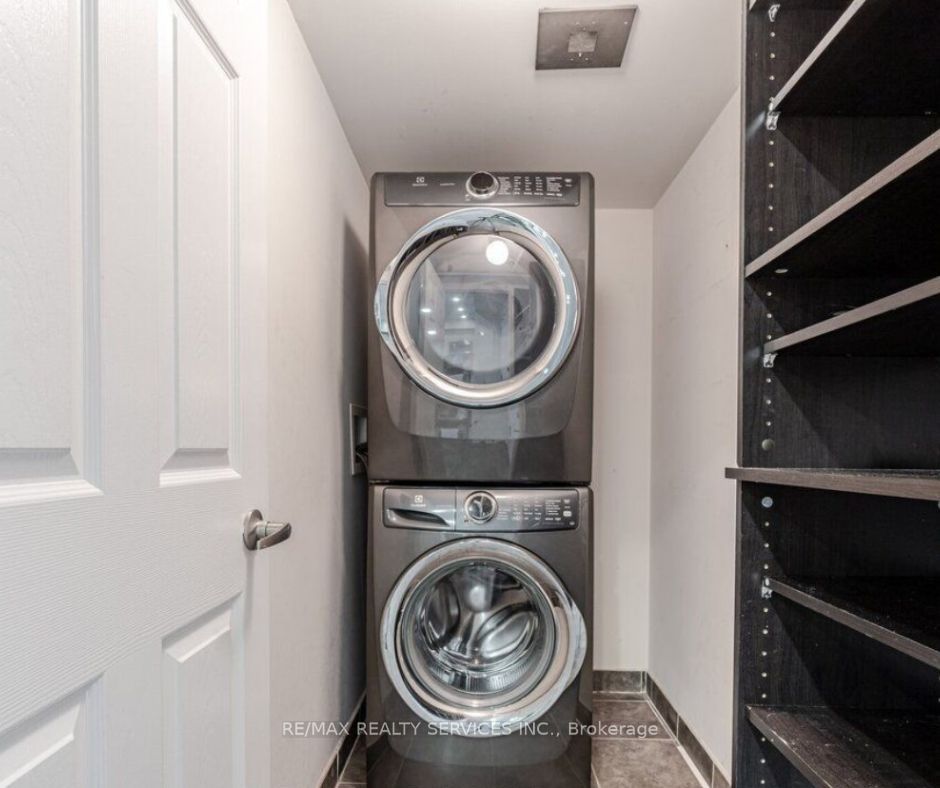 70 Baycliffe Cres, #106