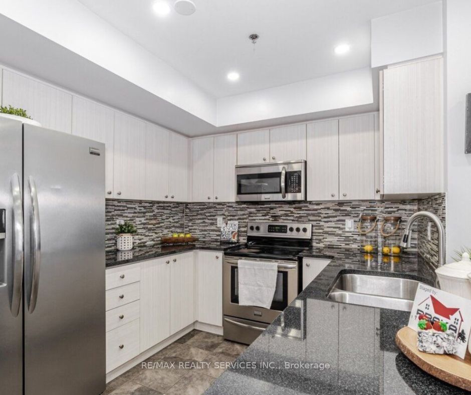 70 Baycliffe Cres, #106