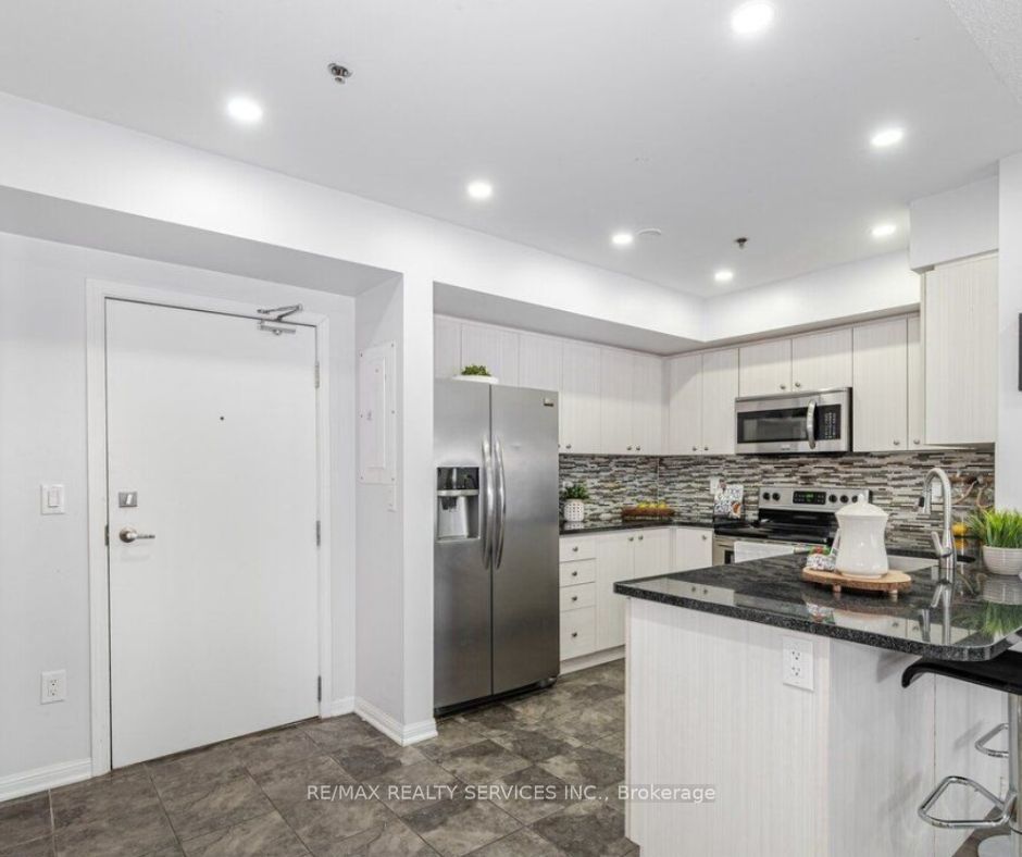 70 Baycliffe Cres, #106