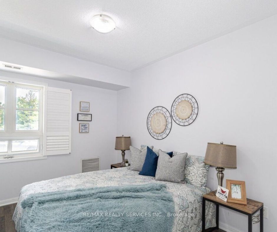 70 Baycliffe Cres, #106