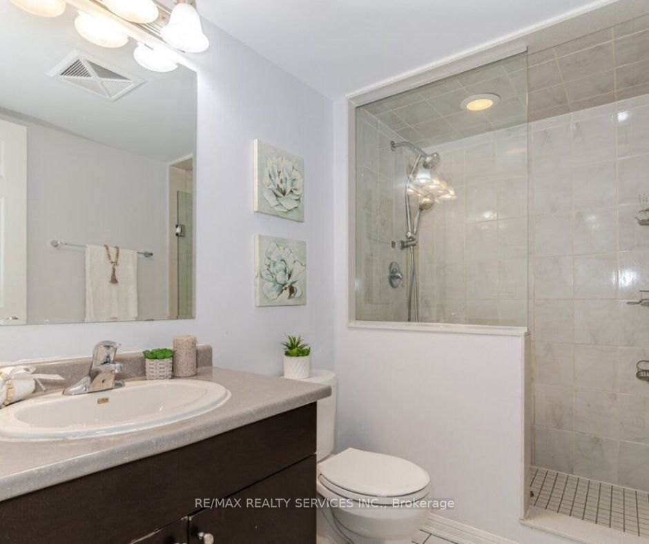 70 Baycliffe Cres, #106