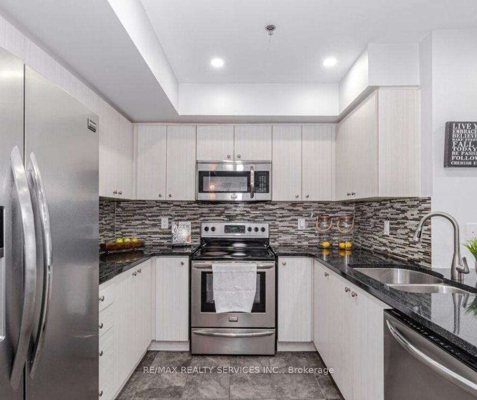 70 Baycliffe Cres, #106