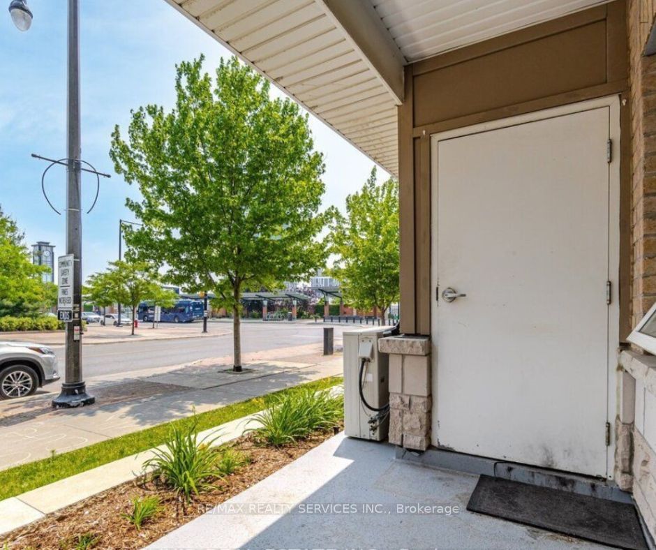 70 Baycliffe Cres, #106