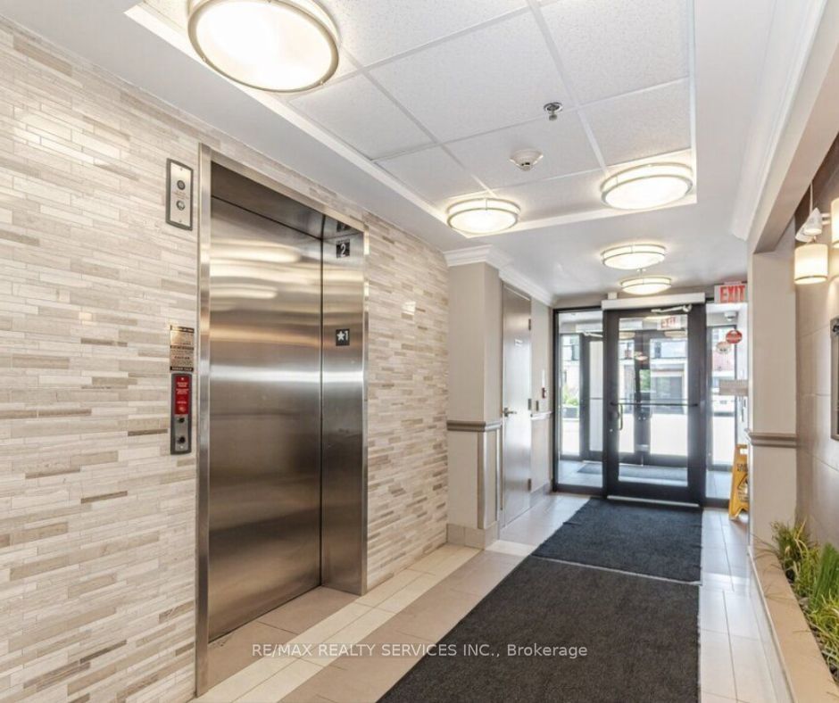 70 Baycliffe Cres, #106