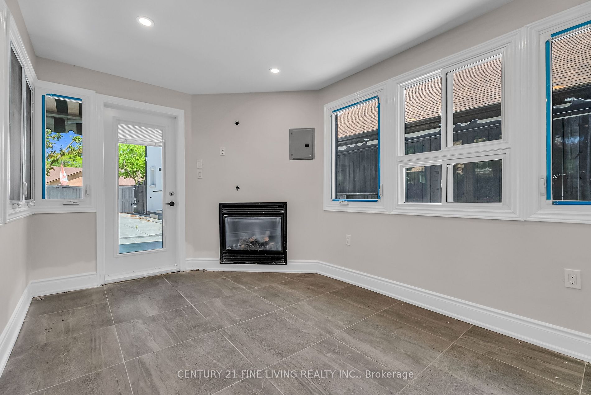1 OLDHAM Cres