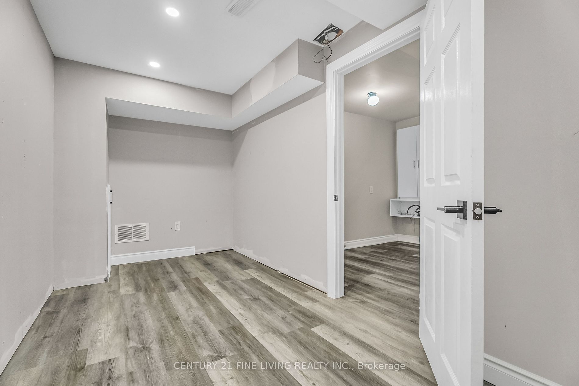 1 OLDHAM Cres