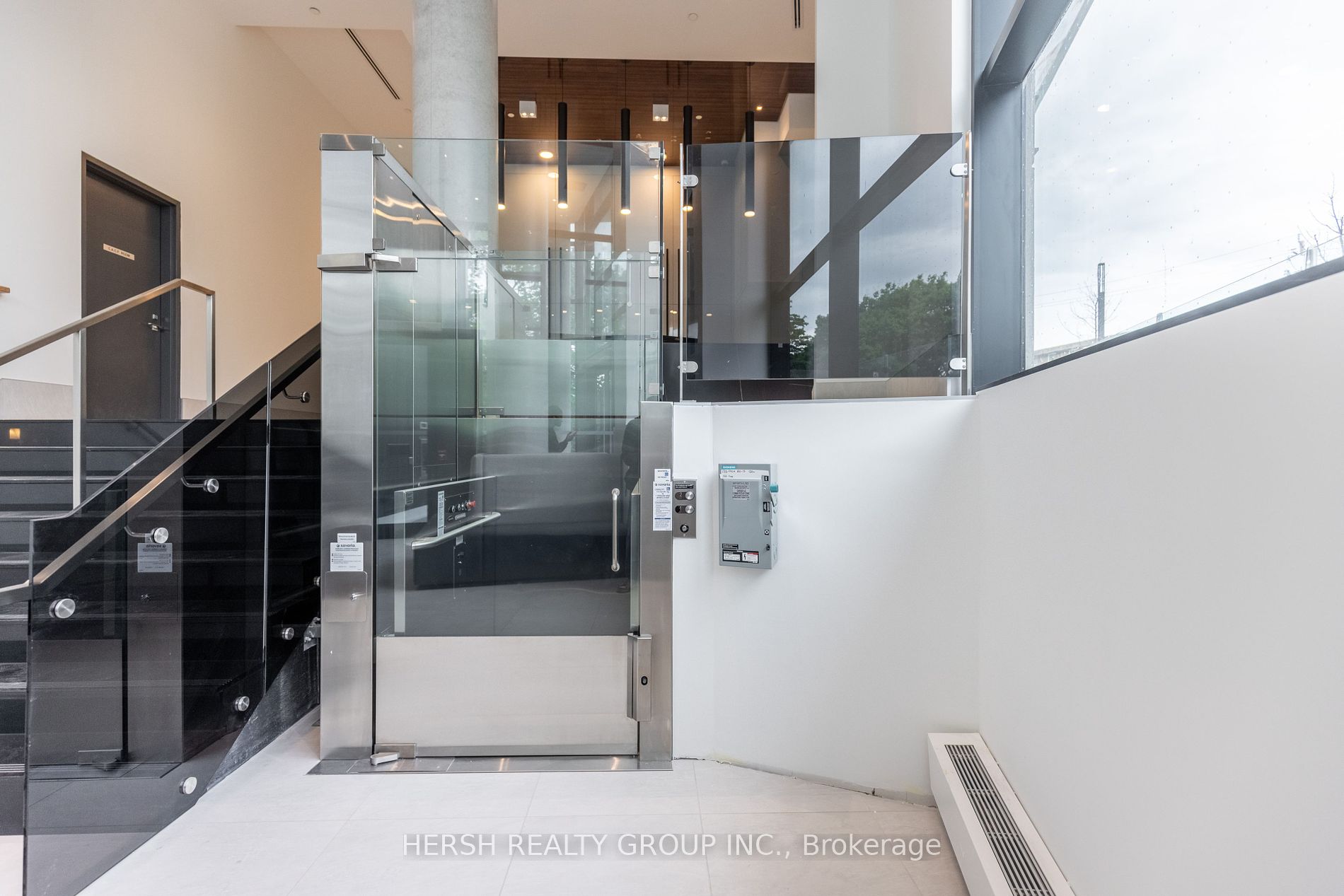 160 Kingsway Cres, #411