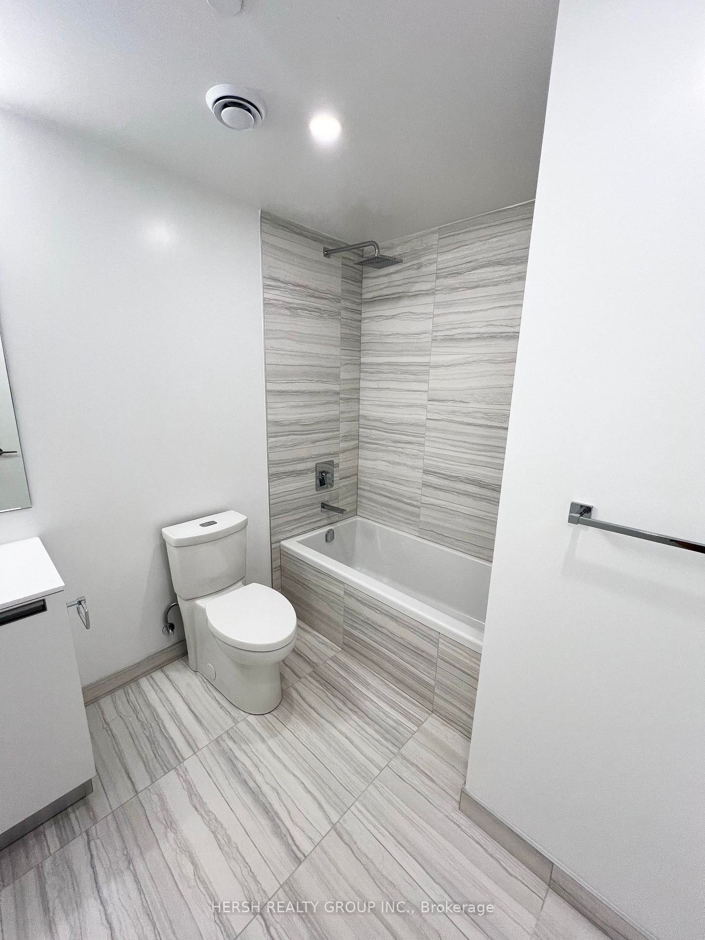 160 Kingsway Cres, #411
