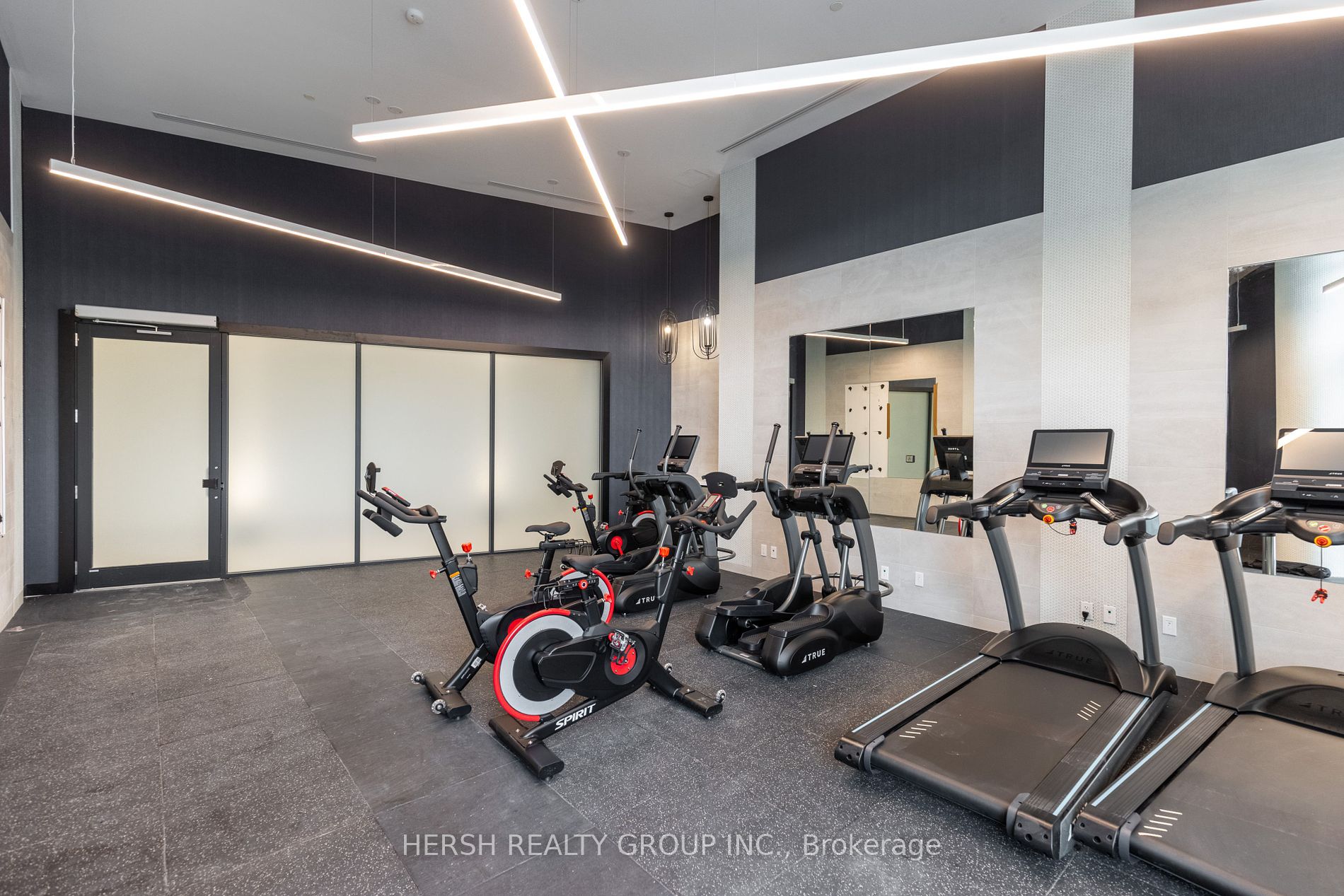 160 Kingsway Cres, #411