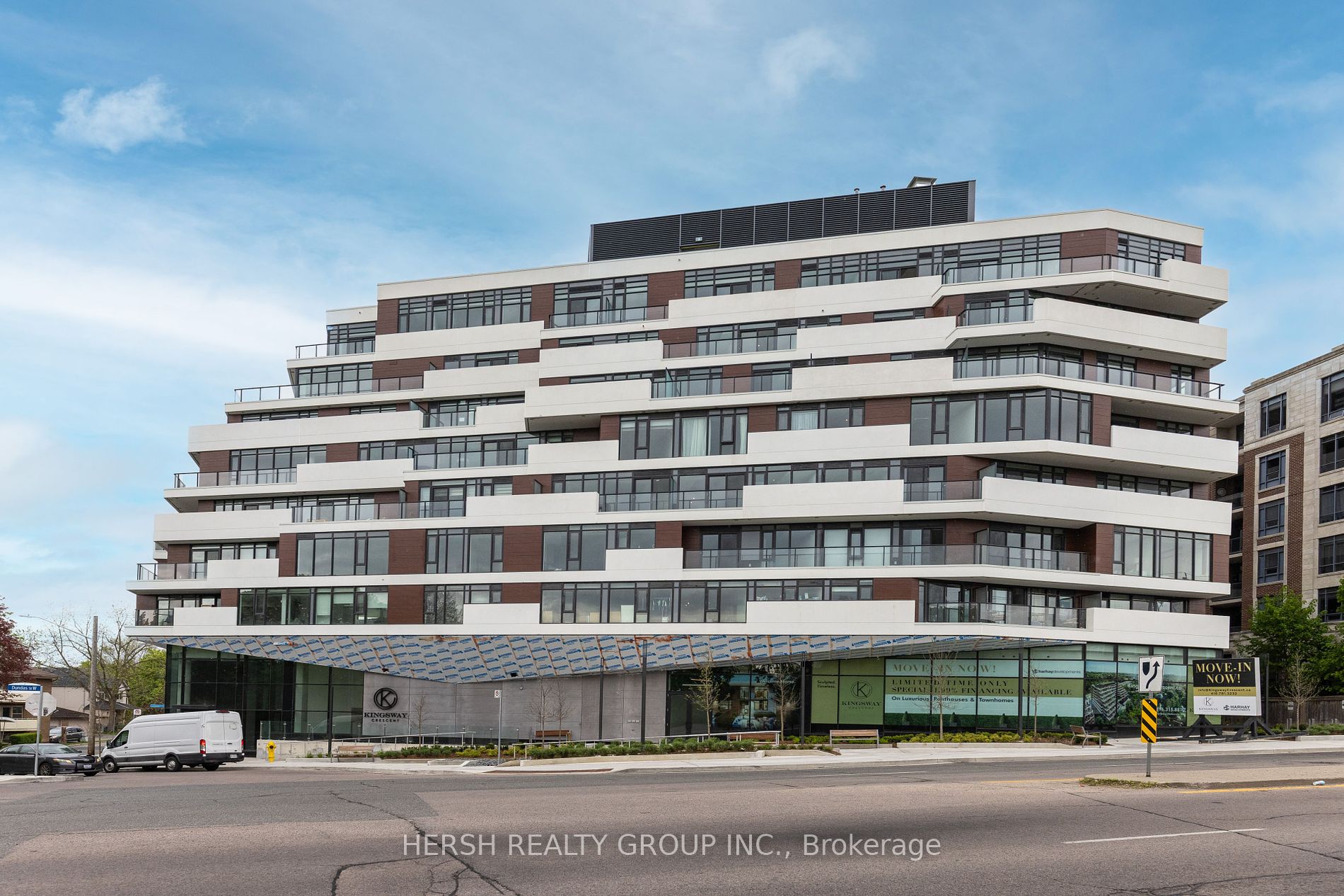 160 Kingsway Cres, #411