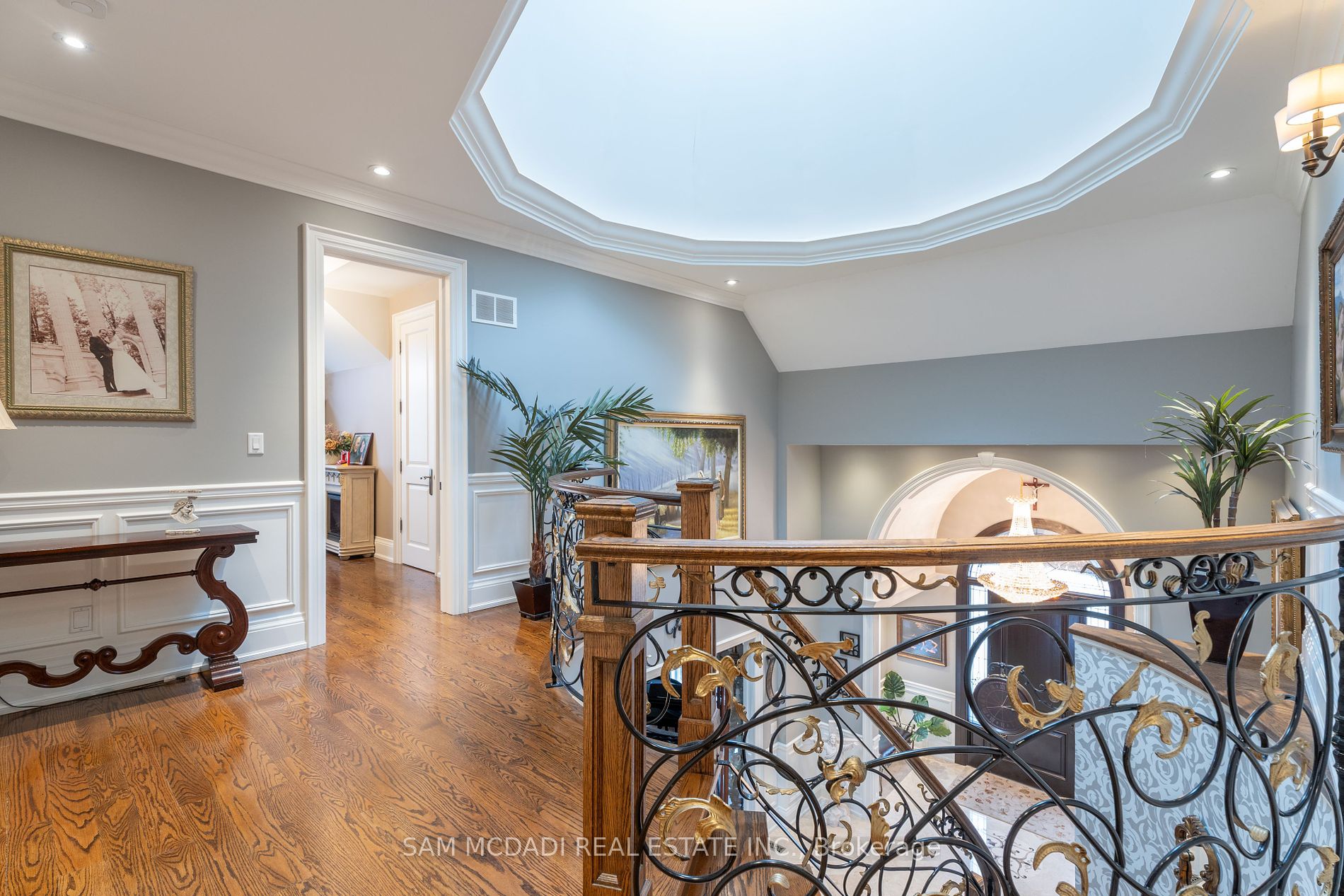 2513 Sharon Crescent