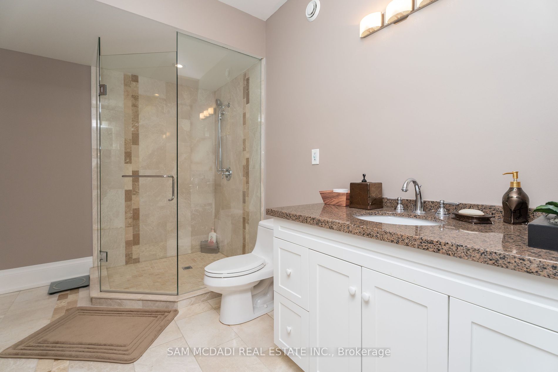 2513 Sharon Crescent