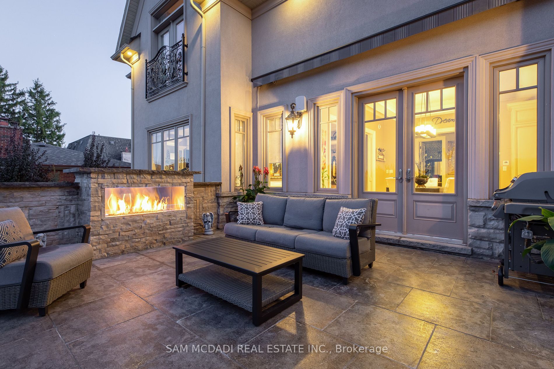 2513 Sharon Crescent