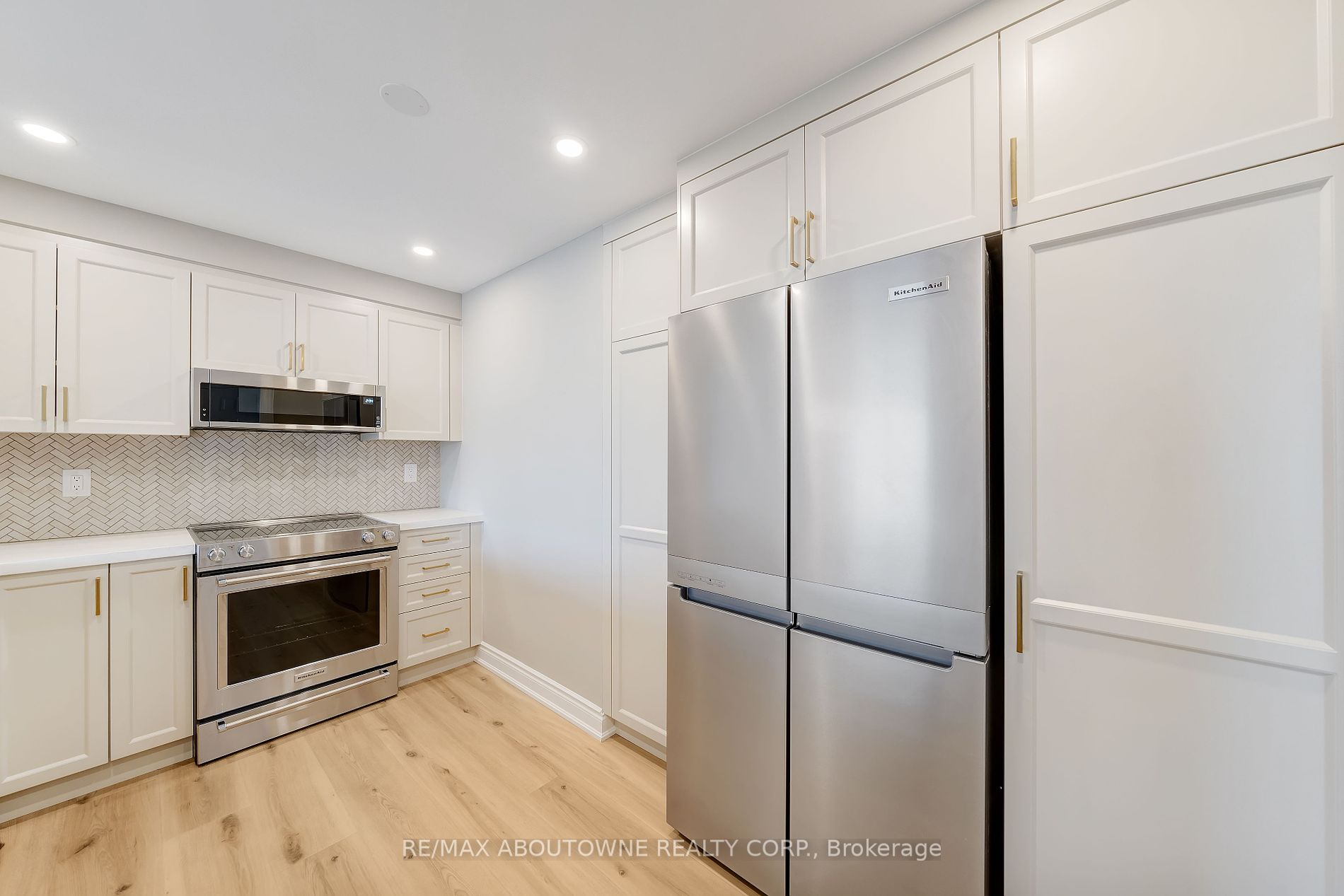 442 Maple Avenue #606