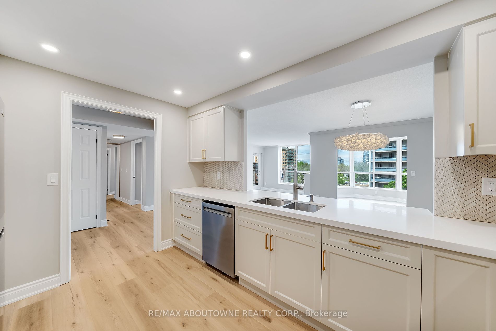 442 Maple Avenue #606