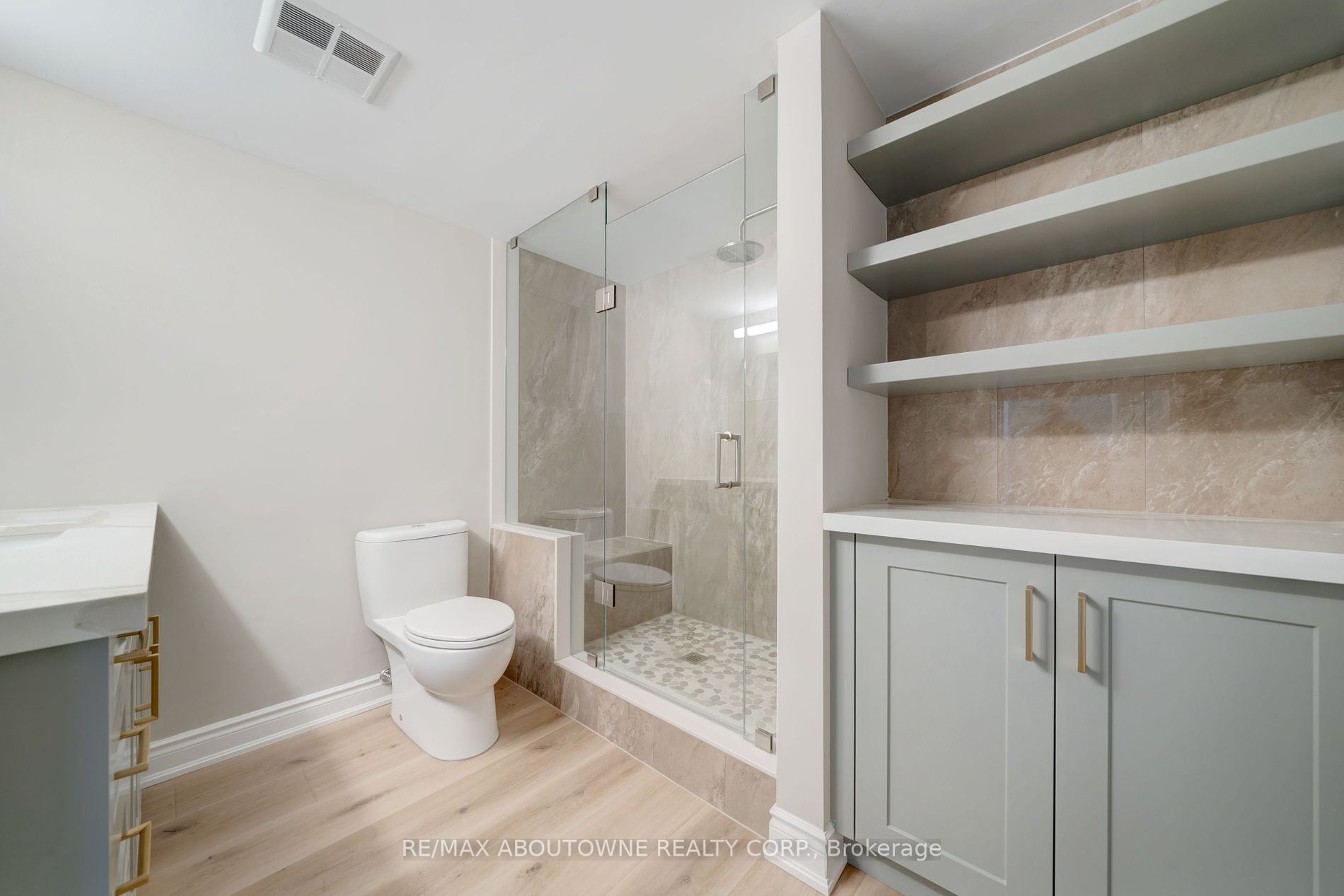 442 Maple Avenue #606