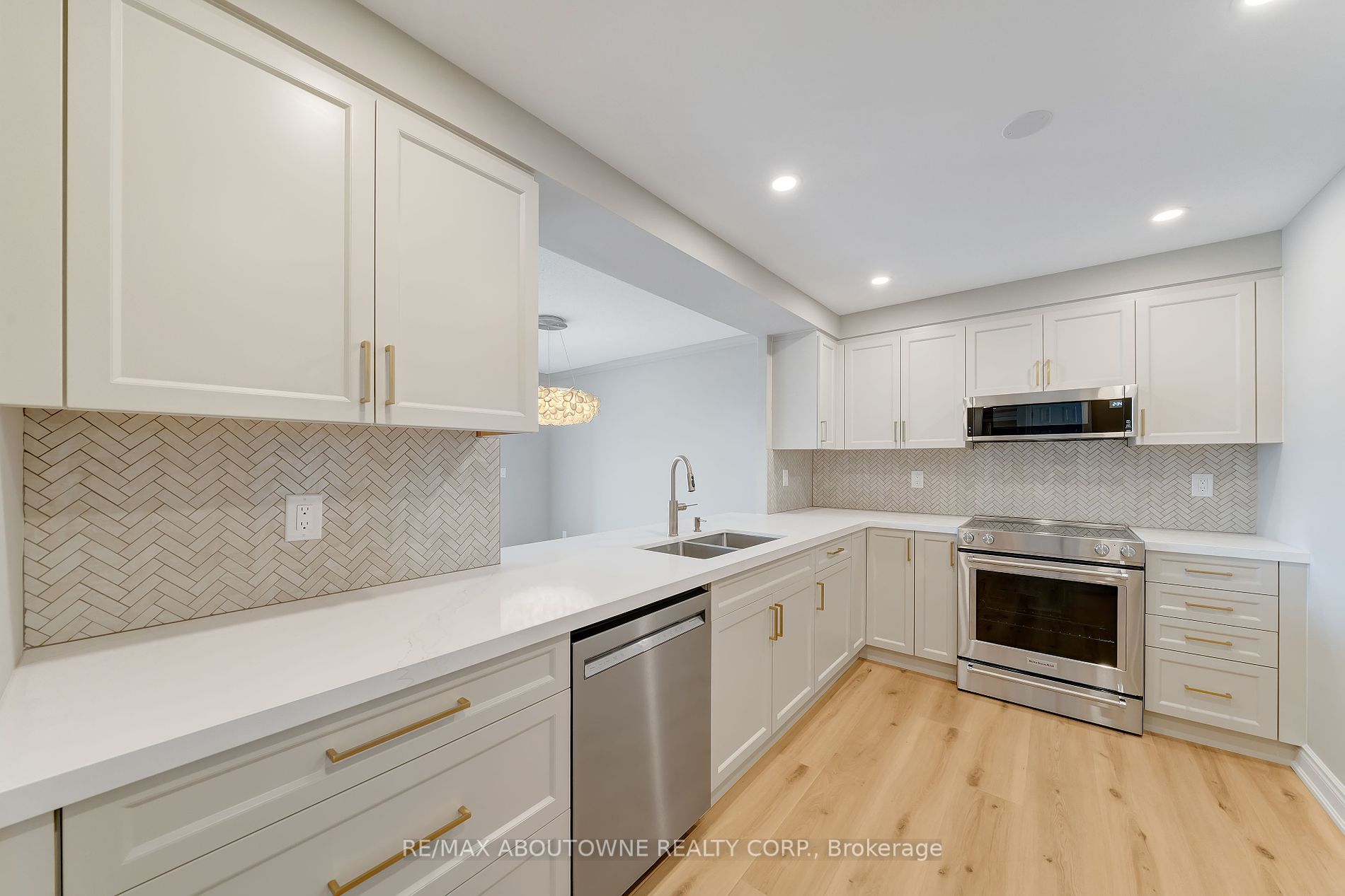 442 Maple Avenue #606