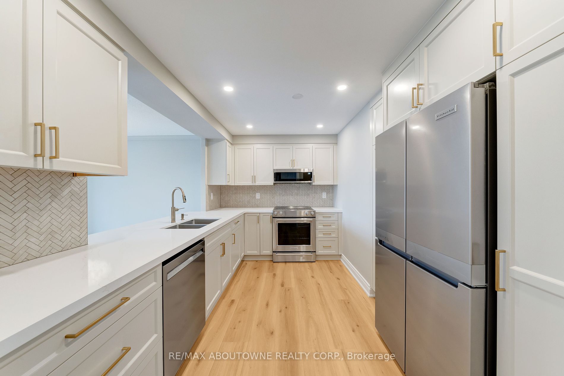 442 Maple Avenue #606