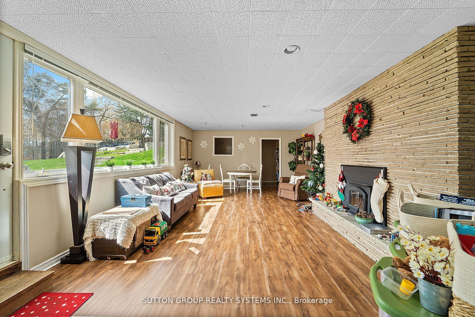 1606 Crediton Parkway E