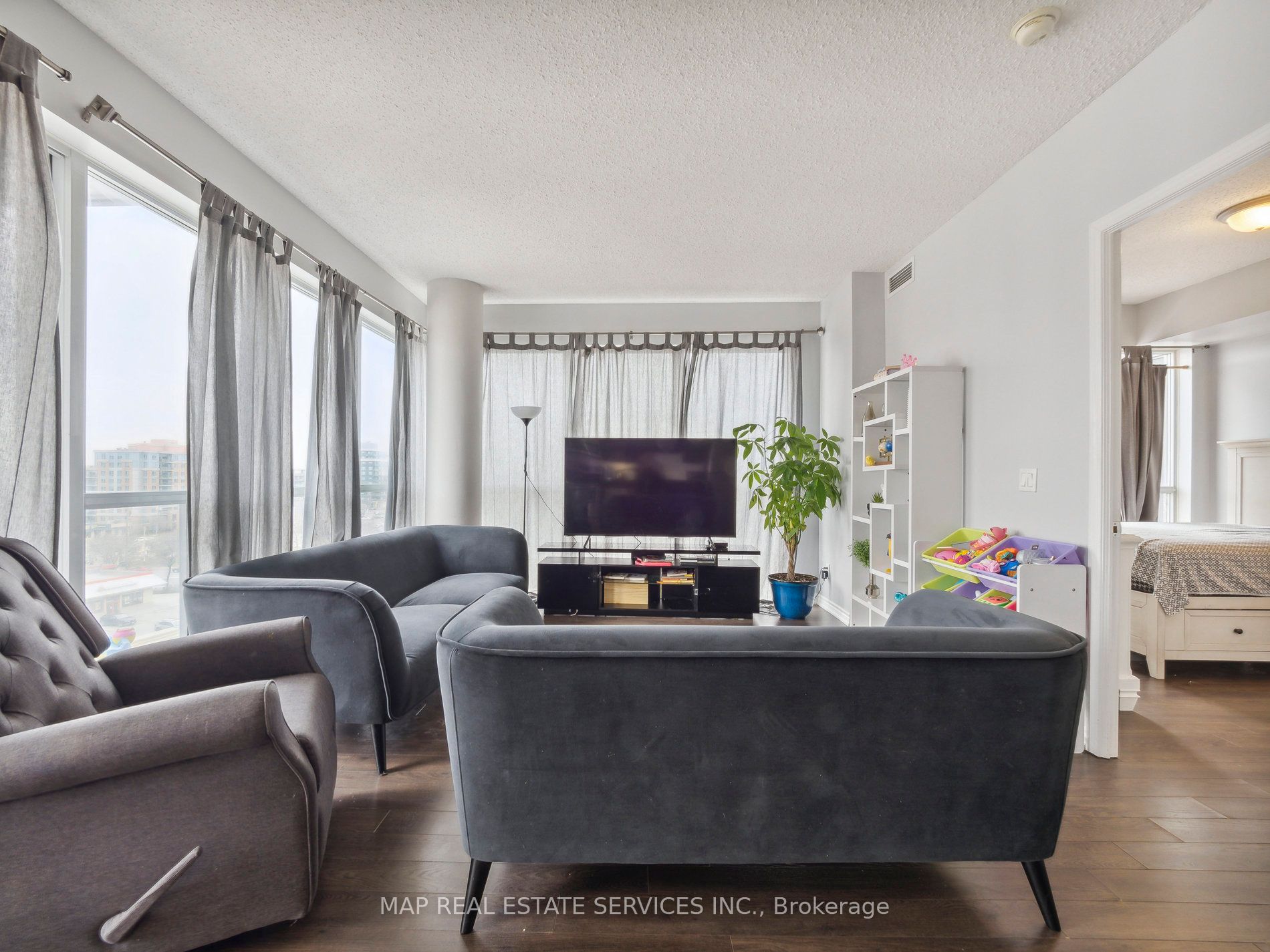 15 James Finlay Way, #805