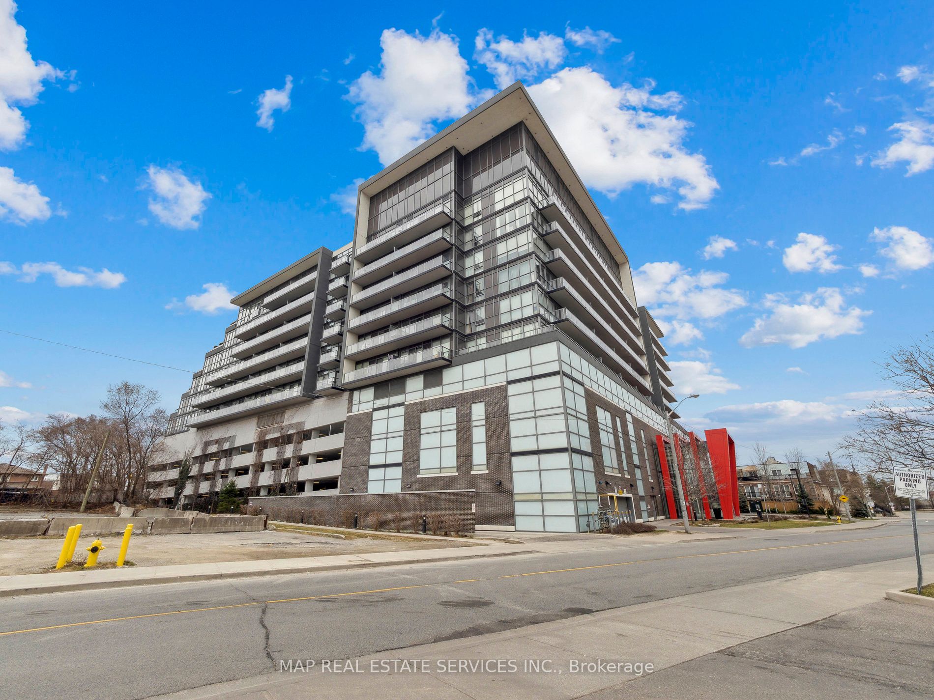 15 James Finlay Way, #805