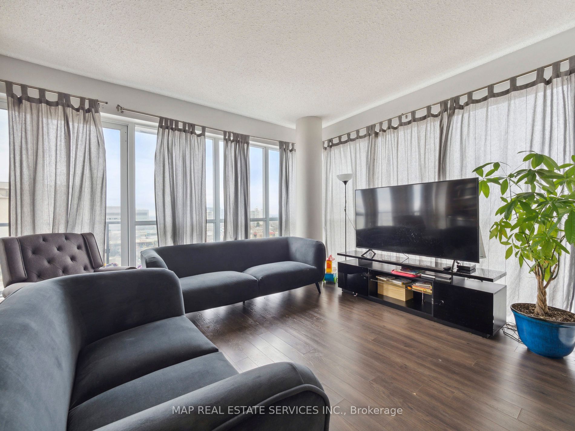 15 James Finlay Way, #805
