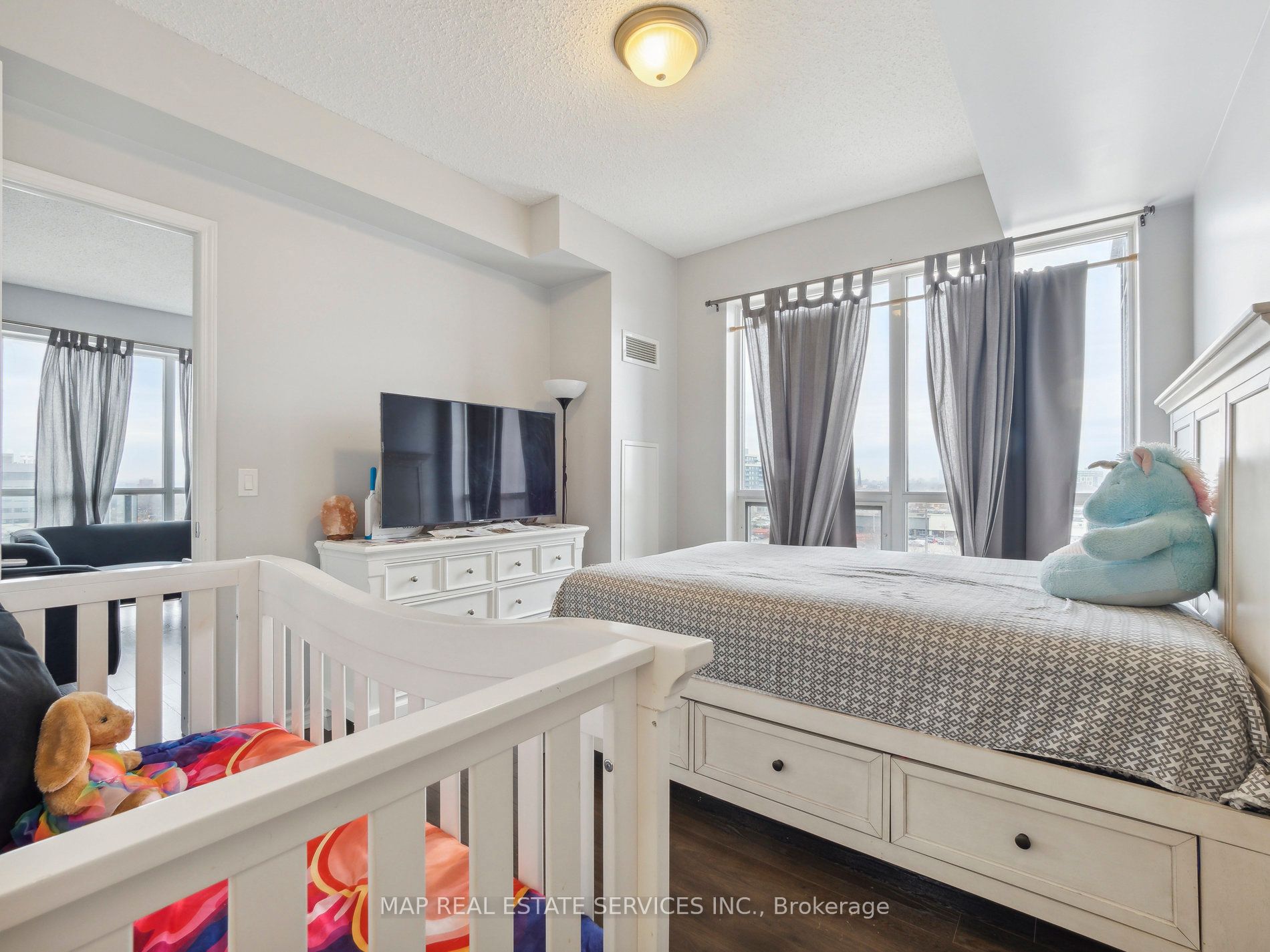 15 James Finlay Way, #805