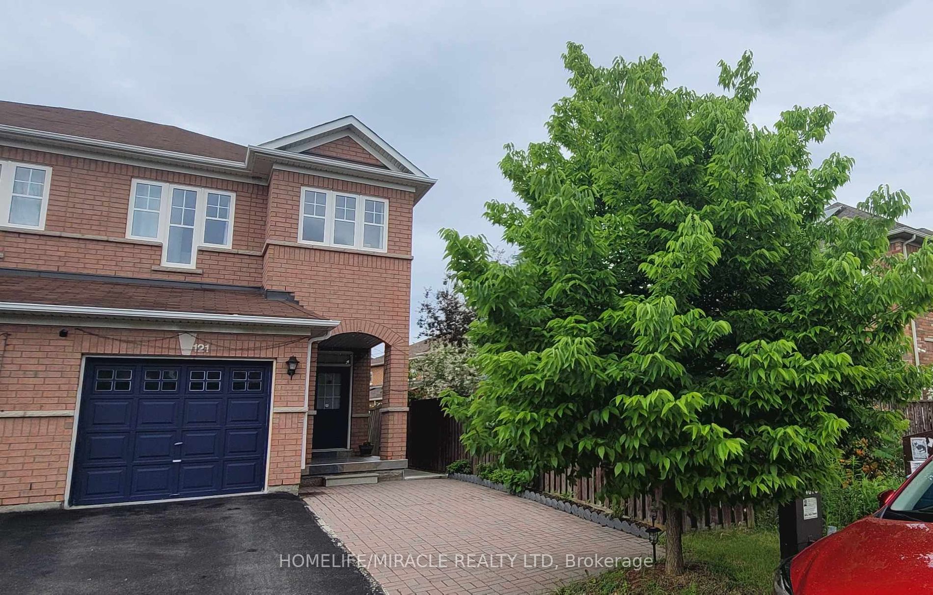 121 Nathaniel Crescent