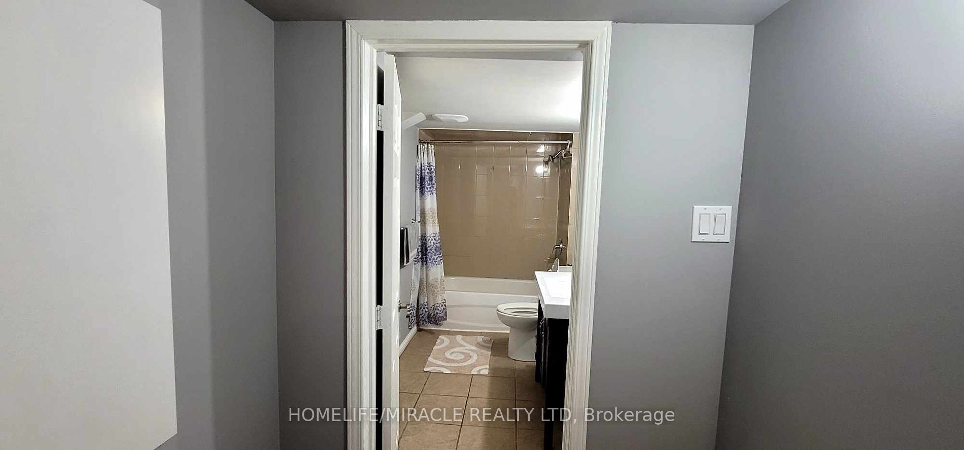 121 Nathaniel Crescent