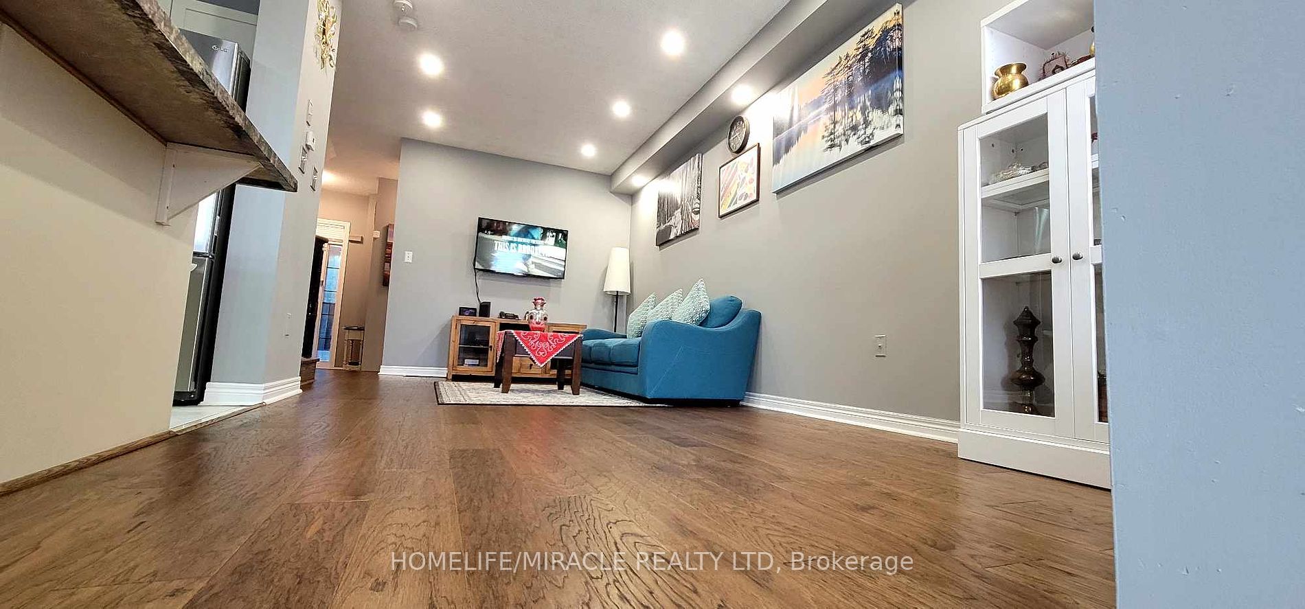 121 Nathaniel Crescent