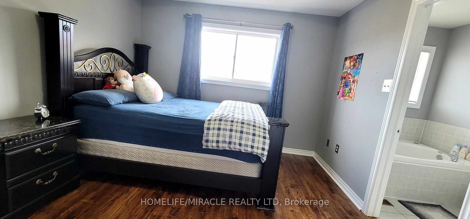 121 Nathaniel Crescent