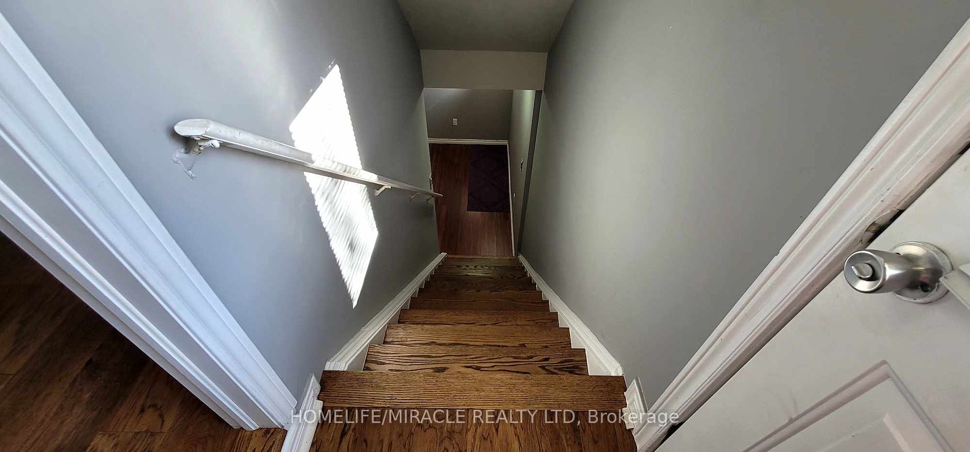 121 Nathaniel Crescent