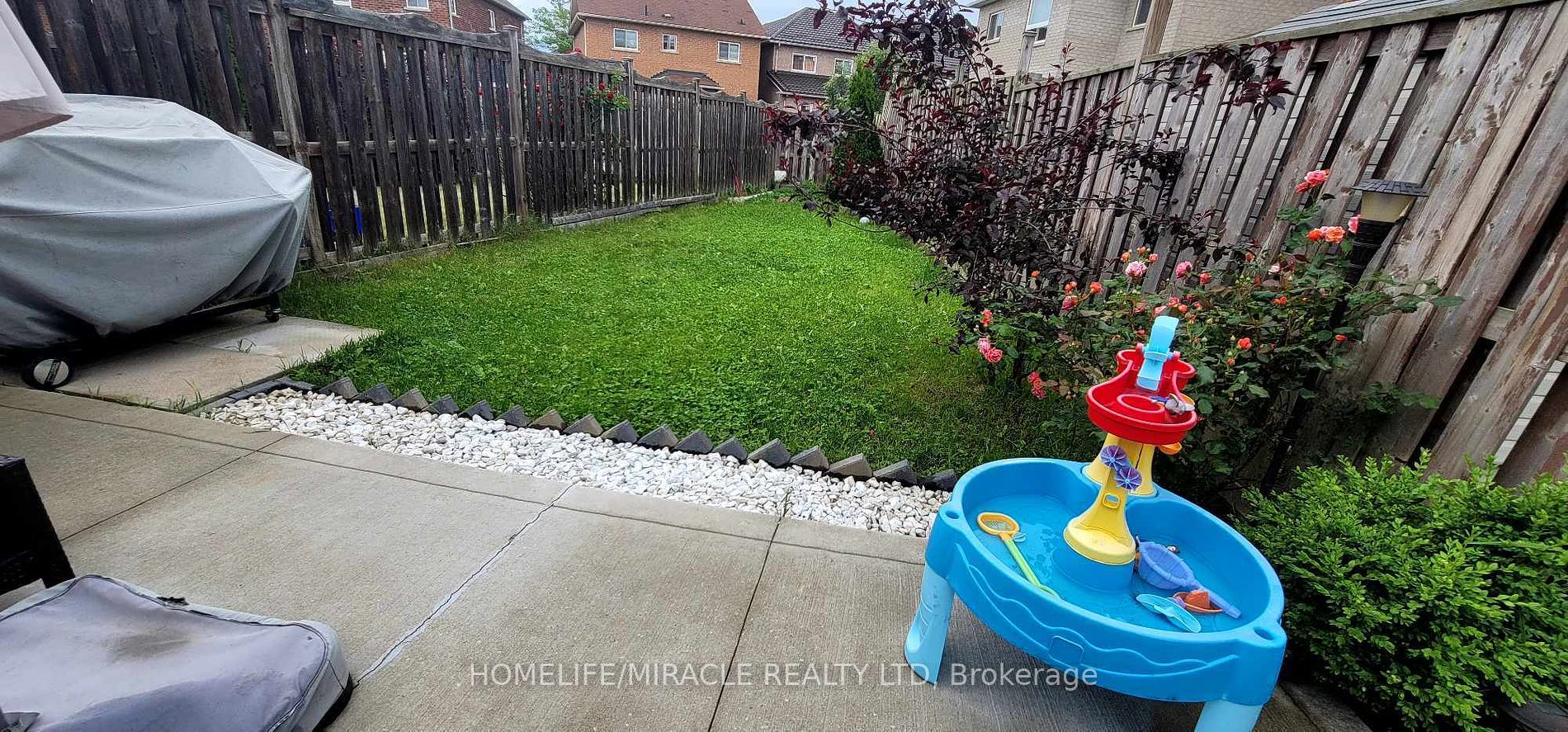 121 Nathaniel Crescent