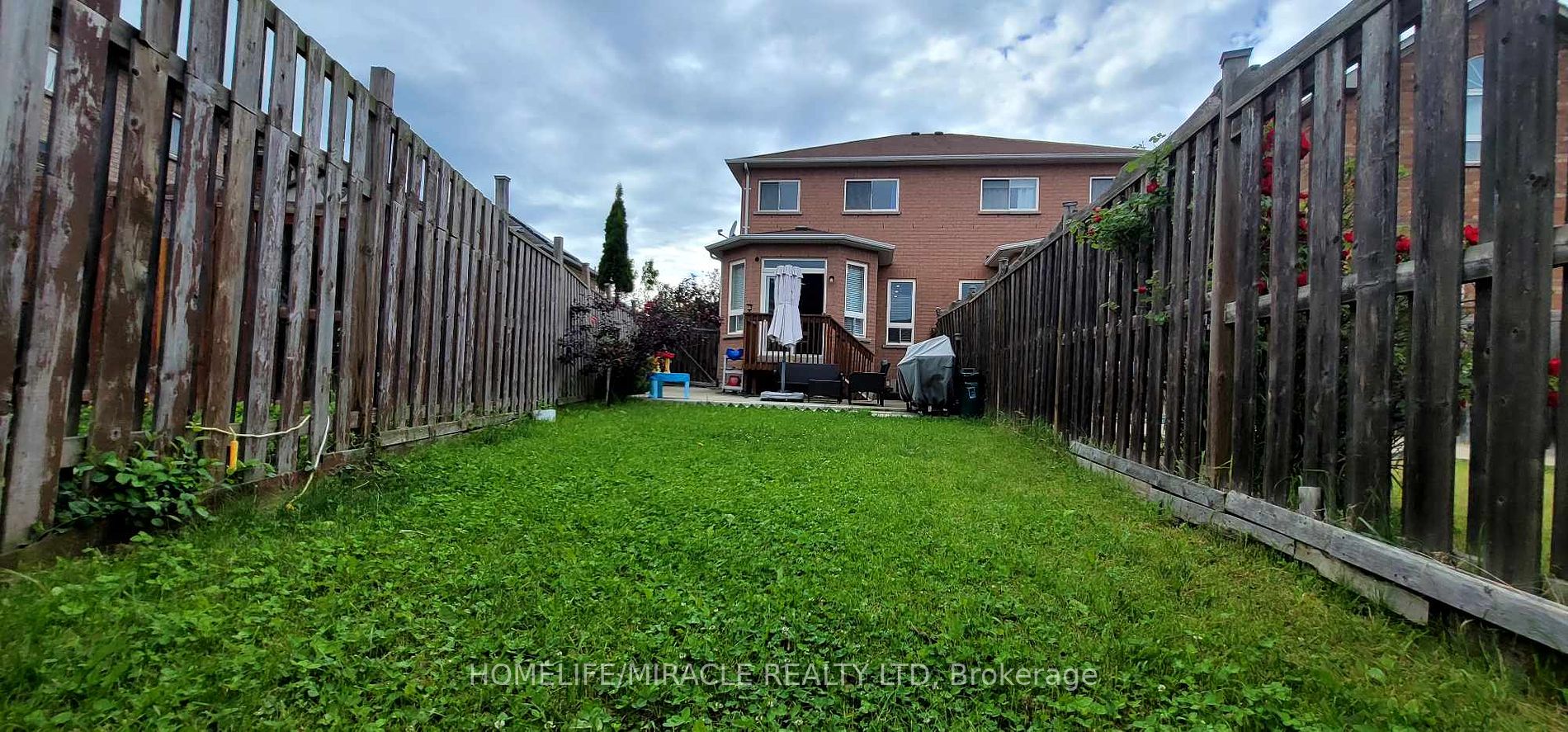 121 Nathaniel Crescent