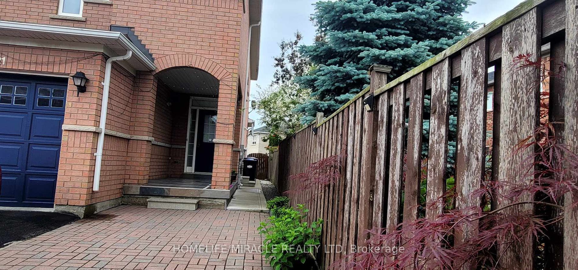 121 Nathaniel Crescent