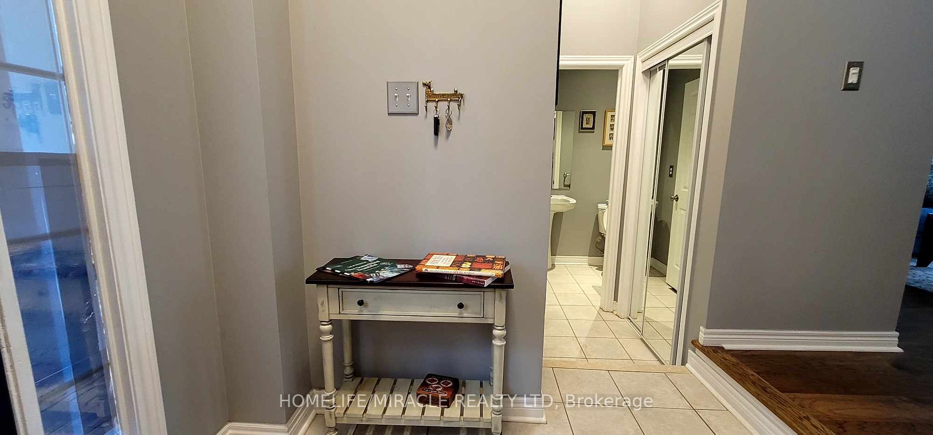 121 Nathaniel Crescent